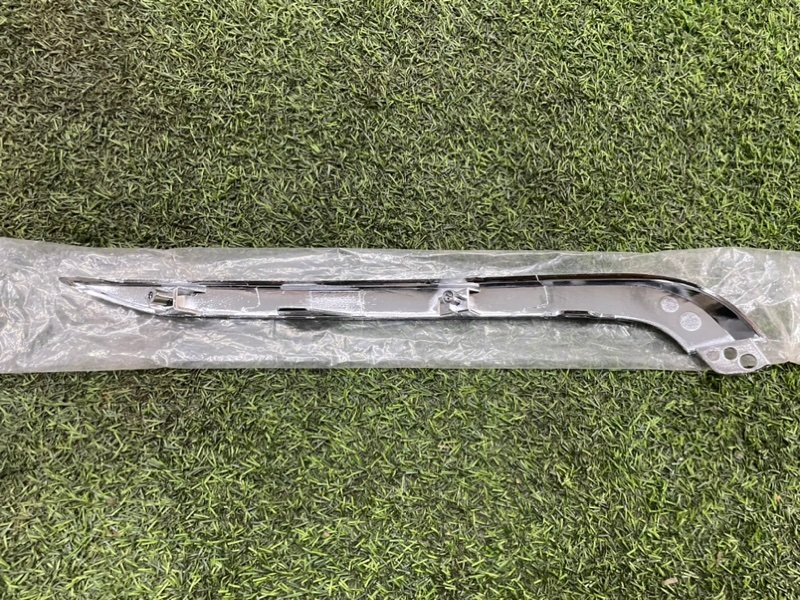 Молдинг бампера передний правый Granta FL