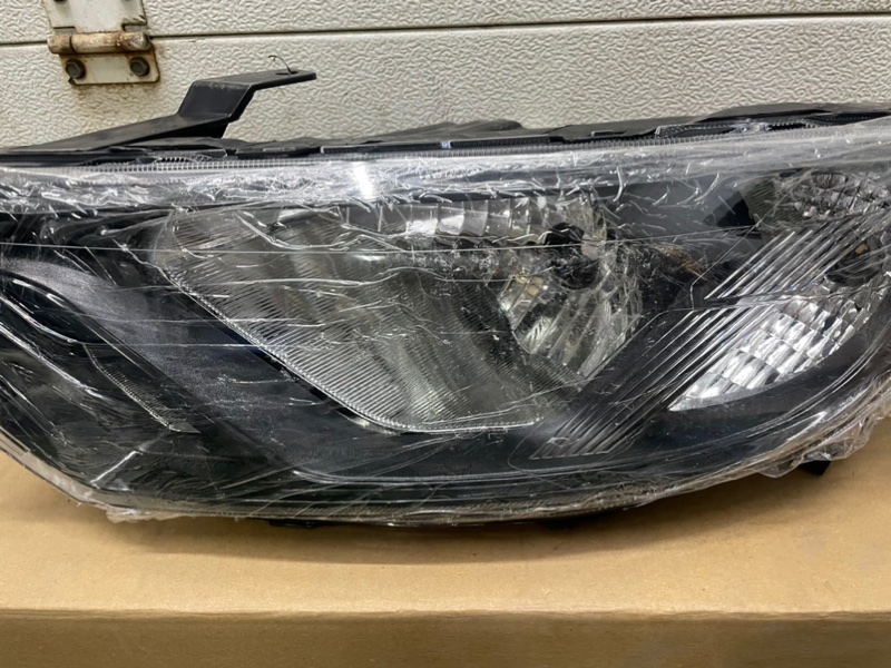 Фара левая Lada Granta Фара левая Lada Granta