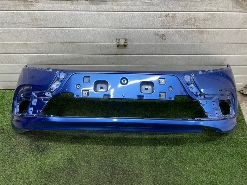 Бампер передний Lada Granta FL 8450100957 новая