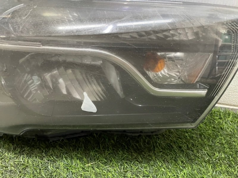 Фара правая Lada Vesta Фара правая Lada Vesta