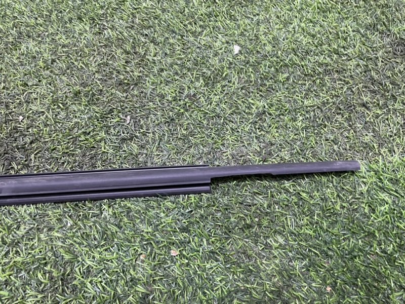 Уплотнитель стекла двери задний правый Granta