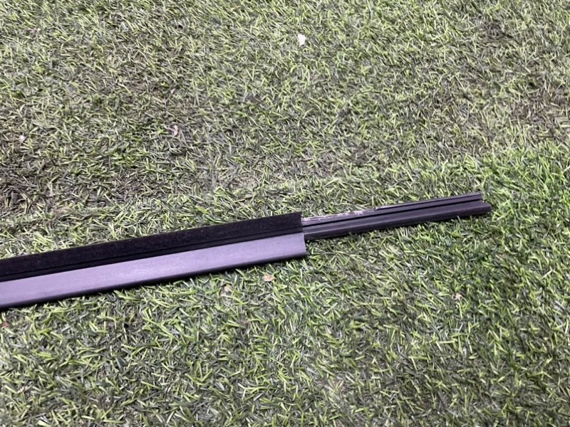 Уплотнитель стекла двери задний правый Granta