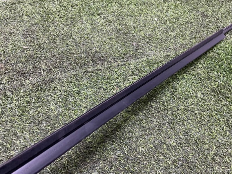 Уплотнитель стекла двери задний правый Granta