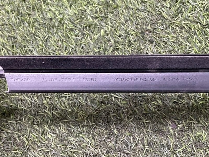 Уплотнитель стекла двери задний правый Granta