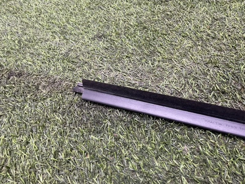 Уплотнитель стекла двери передний правый Granta Уплотнитель стекла двери передний правый Granta