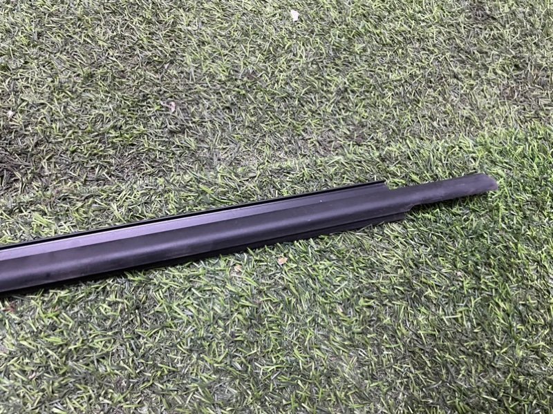 Уплотнитель стекла двери передний правый Granta Уплотнитель стекла двери передний правый Granta