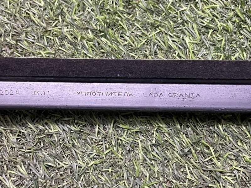 Уплотнитель стекла двери передний правый Granta Уплотнитель стекла двери передний правый Granta