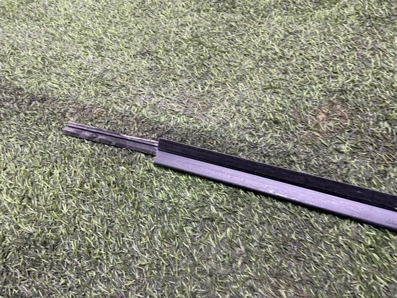 Уплотнитель стекла двери задний левый Granta