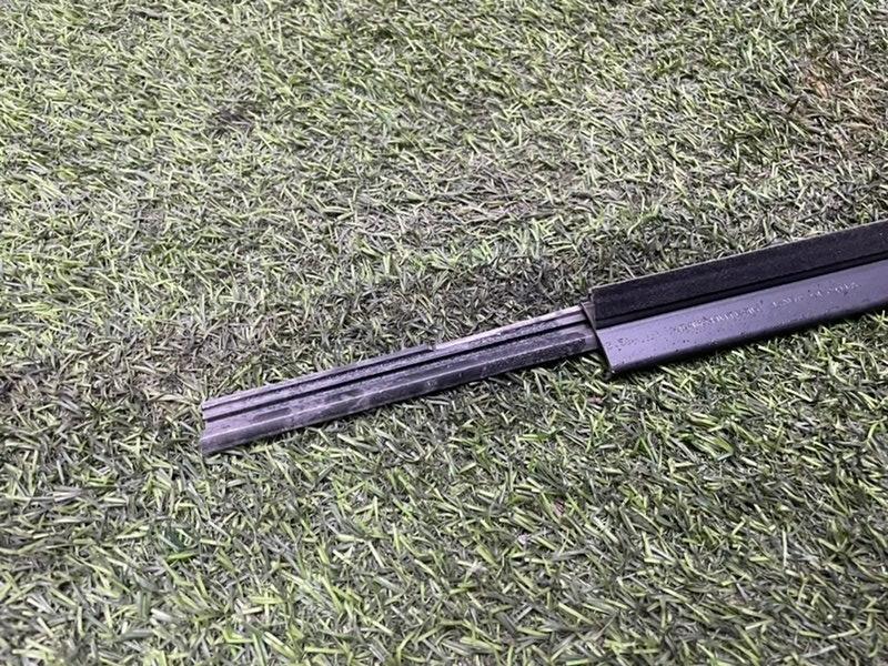 Уплотнитель стекла двери задний левый Granta