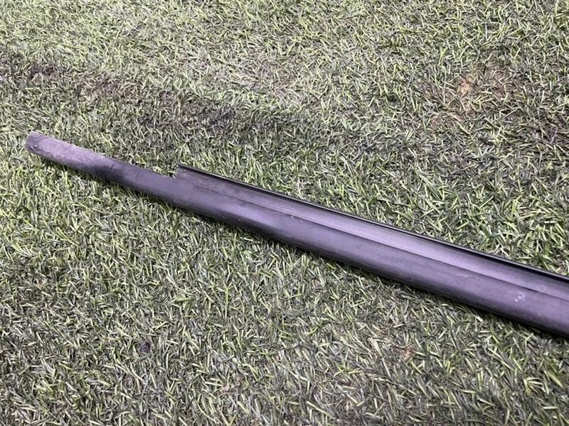 Уплотнитель стекла двери задний левый Granta