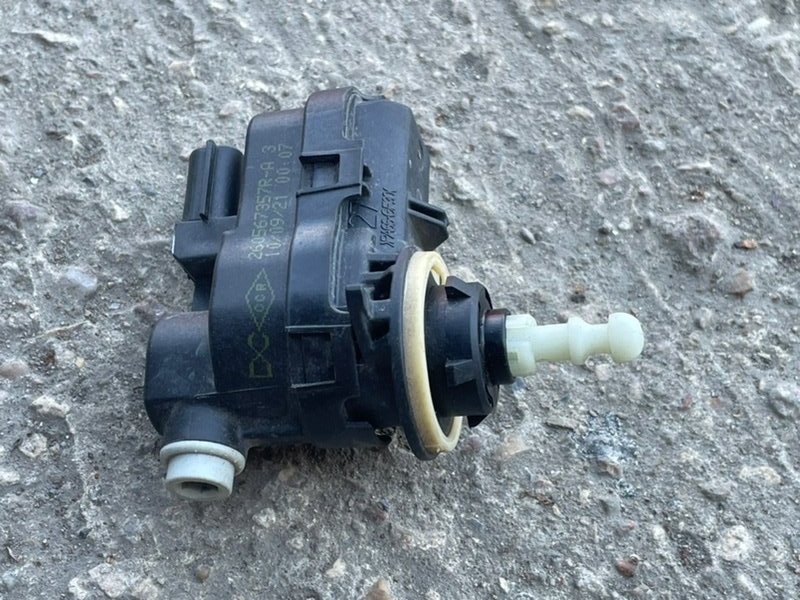 Корректор фары передний правый Vesta