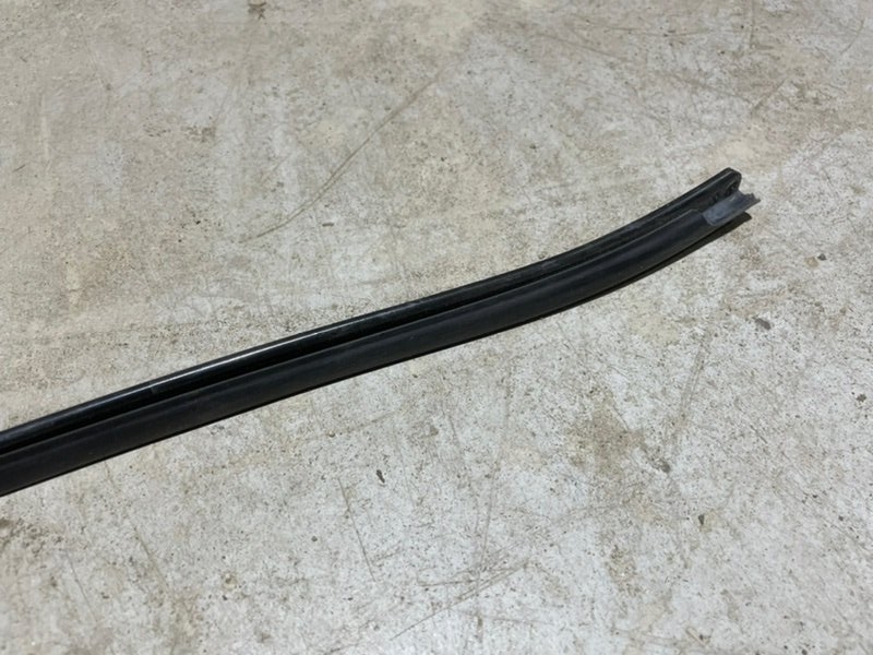 Уплотнитель двери передний правый X5M 2021 F95 Уплотнитель двери передний правый X5M 2021 F95