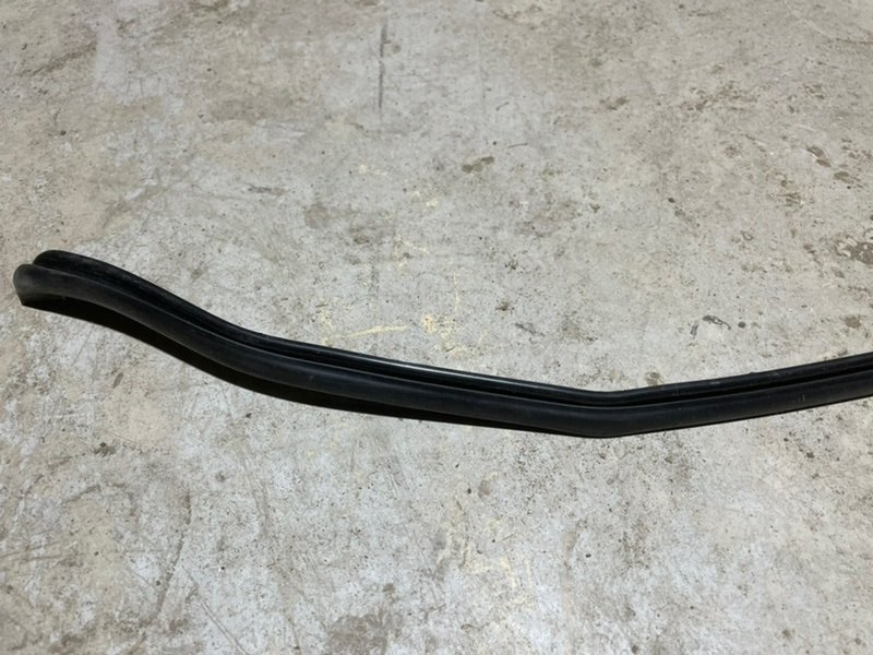 Уплотнитель двери передний правый X5M 2021 F95 Уплотнитель двери передний правый X5M 2021 F95