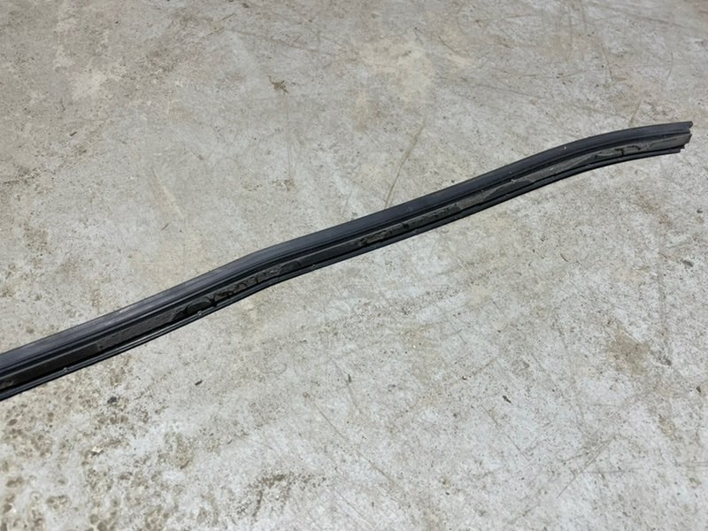 Уплотнитель двери передний правый X5M 2021 F95 Уплотнитель двери передний правый X5M 2021 F95