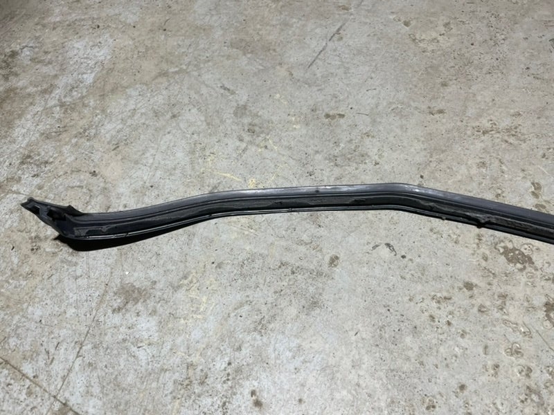 Уплотнитель двери передний правый X5M 2021 F95 Уплотнитель двери передний правый X5M 2021 F95