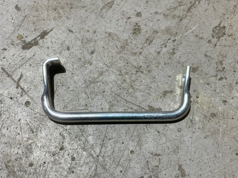 Запчасть скоба крепежная BMW X5M 2021 F95 72117161656 Б/У Скоба крепежная BMW X5M 2021 F95 72117161656 Б/У