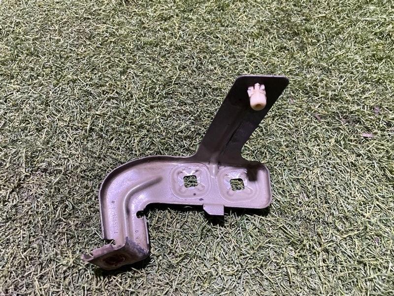 Кронштейн крыла передний левый 3-Series 2018 F30 B48