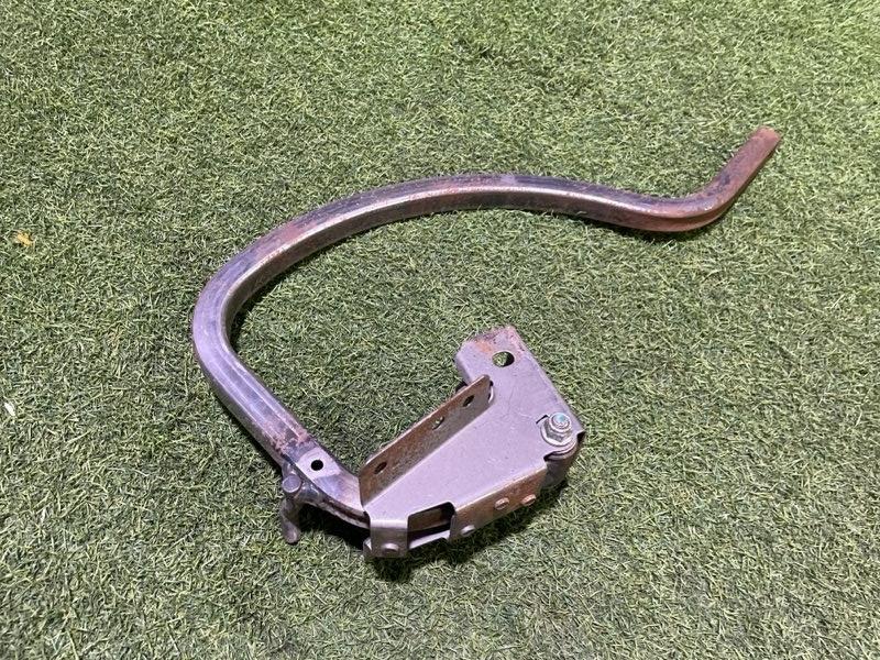 Петля крышки багажника левая Polo Петля крышки багажника левая Polo