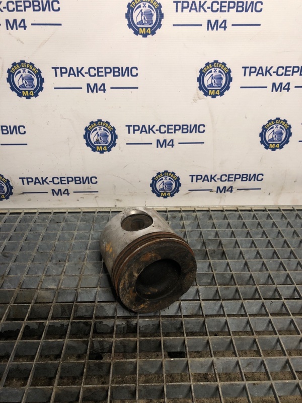 Поршень Renault Magnum (б/у) Поршень Renault Magnum (б/у)