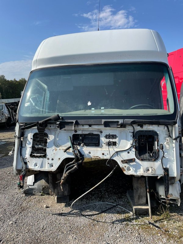 Кабина Renault Premium (б/у) Кабина Renault Premium (б/у)