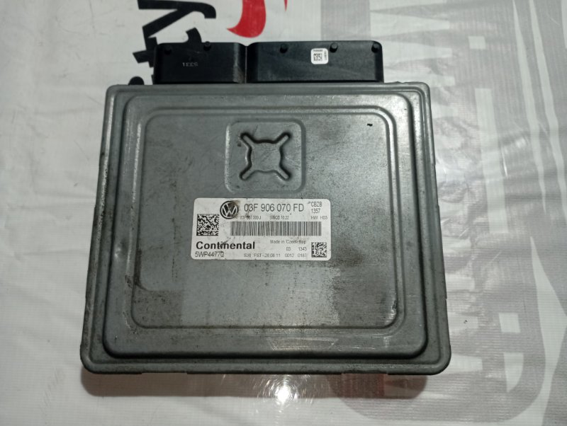 Запчасть блок управления двс VOLKSWAGEN POLO 6R1 CBZB 03F906070FD контрактная Блок управления ДВС VOLKSWAGEN POLO 6R1 CBZB 03F906070FD контрактная