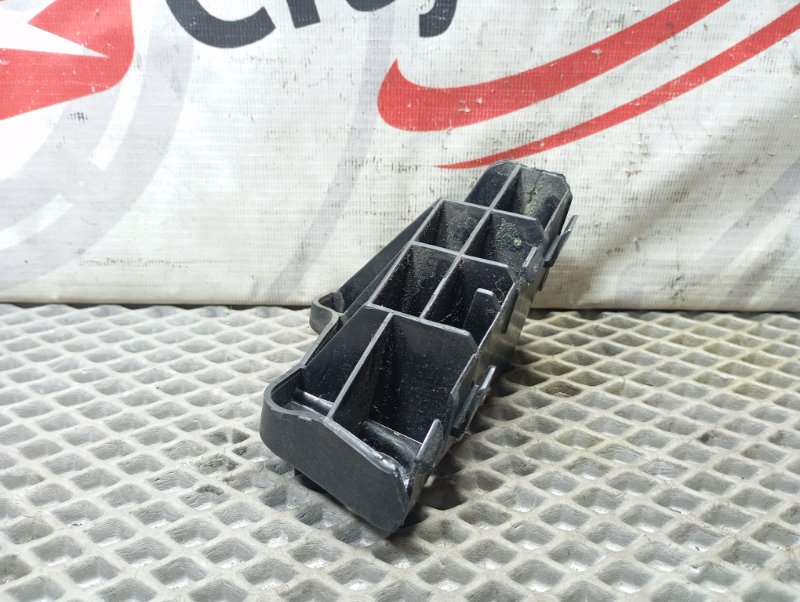 Клипса бампера задняя правая FORESTER 2013 SJ5 FB20 Клипса бампера задняя правая FORESTER 2013 SJ5 FB20
