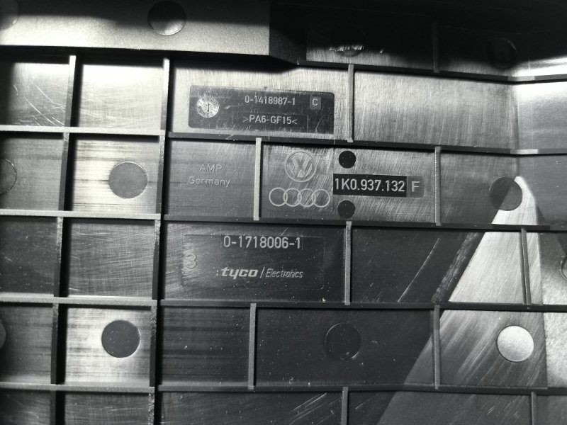 Блок предохранителей GOLF PLUS 2007 5M1 BLR