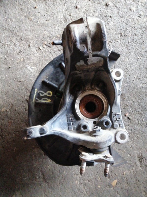 Кулак Volkswagen Sharan 7N1 CAV 2011 перед. лев. (б/у)