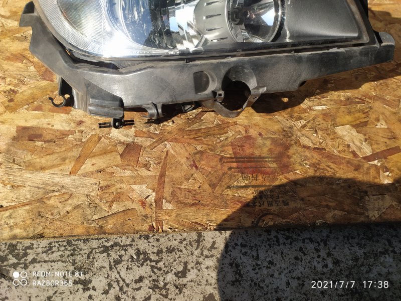 Кронштейн Фары BMW 3 E90 N46B20BA 2005 перед. прав. (б/у)