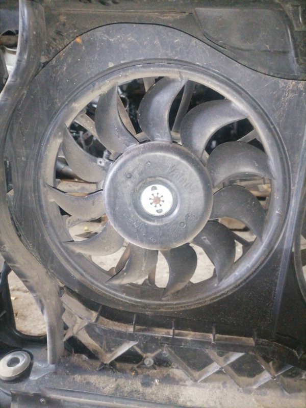 Вентилятор Audi A4 8E5 AMB 2003 перед. прав. (б/у)