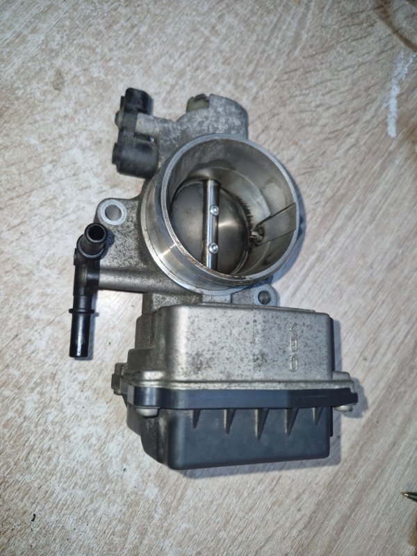 Дроссельная заслонка Peugeot 307 3H RFN EW10J4 2004 (б/у)