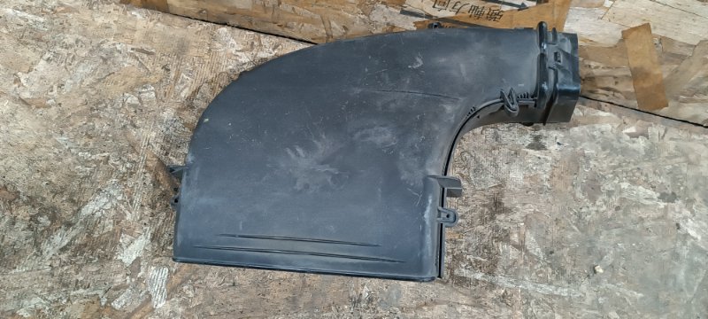 Воздухозаборник Volvo v40 MV D4204T14 2014 перед. (б/у)