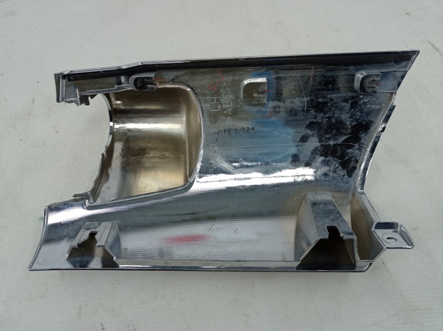 Панель кабины левый Elf NKR81A