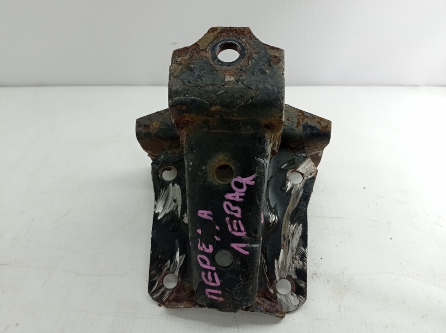 Крепление рессоры заднее левое Isuzu Elf NPR81 контрактная