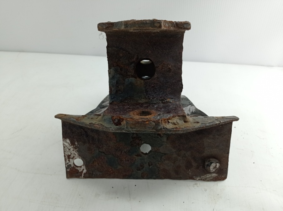 Крепление рессоры заднее левое Elf NPR81