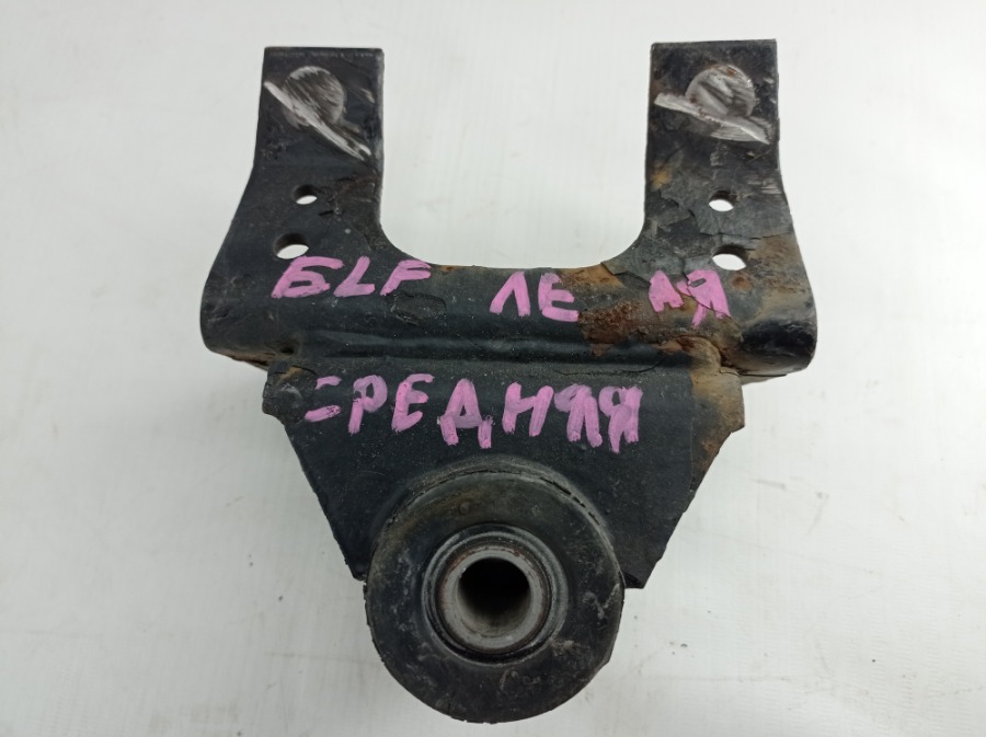 Крепление рессоры заднее левое Isuzu Elf NPR81 контрактная