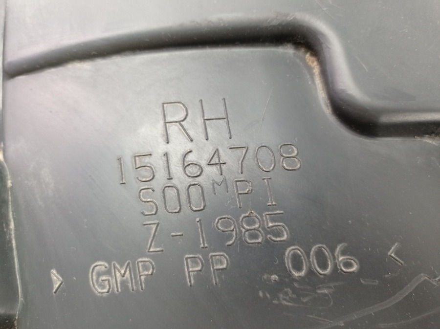 Подкрылок передний правый Escalade 2002-2006 GMT830 LQ9