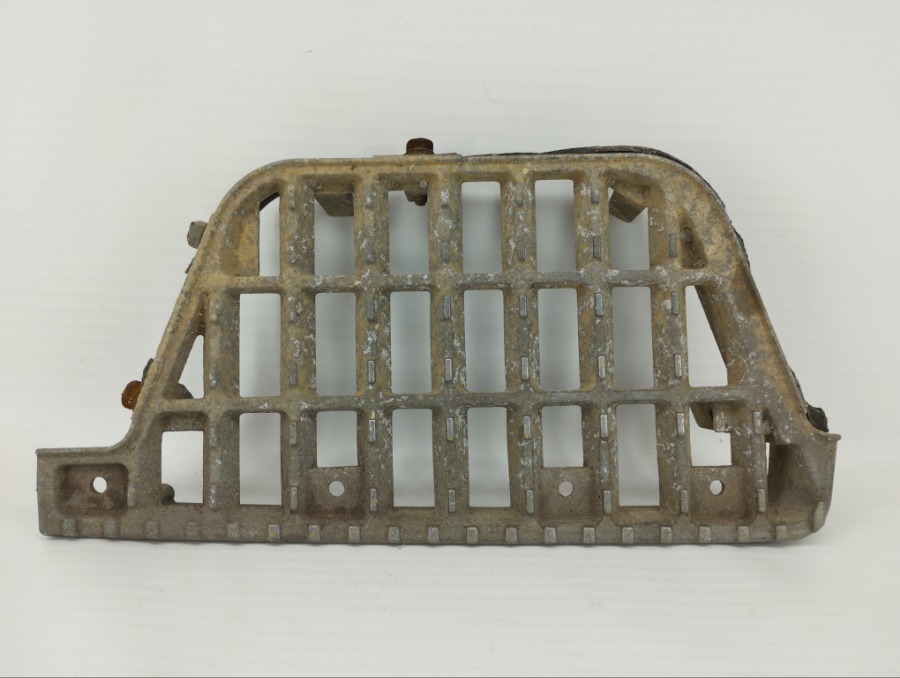 Подножка передняя правая Isuzu Elf NKR72E контрактная