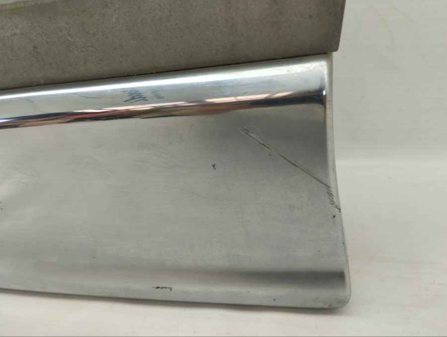 Подножка передняя левая Isuzu Elf NKR72E