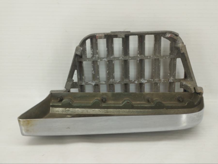 Подножка передняя левая Elf NKR72E