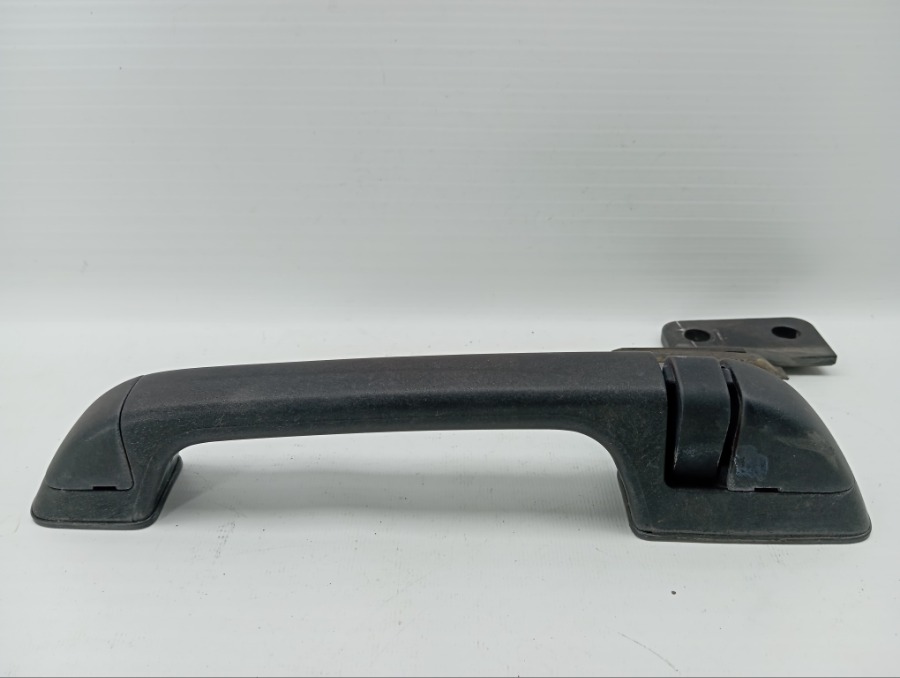 Ручка капота правая Isuzu Forward FRR90S1