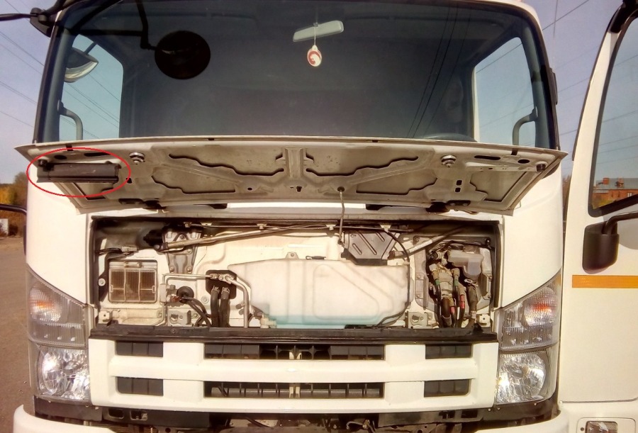 Уплотнительная резинка бампера и капота Isuzu Forward FRR90S1