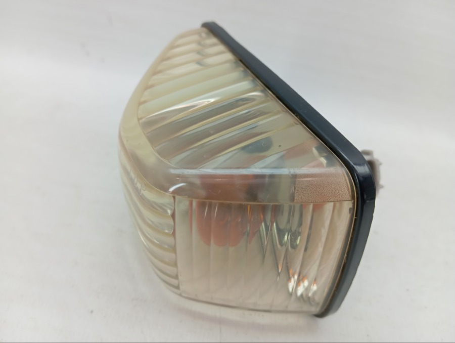 Повторитель поворота левый Elf NHR85A Повторитель поворота левый Elf NHR85A