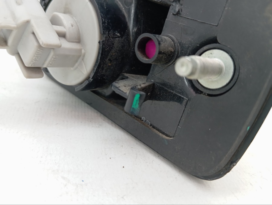 Повторитель поворота левый Elf NHR85A Повторитель поворота левый Elf NHR85A