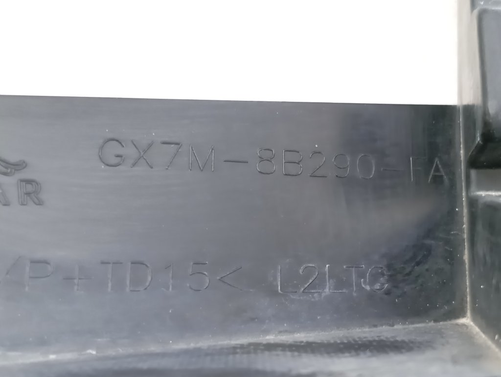 Решетка бампера передняя левая Jaguar XE X760