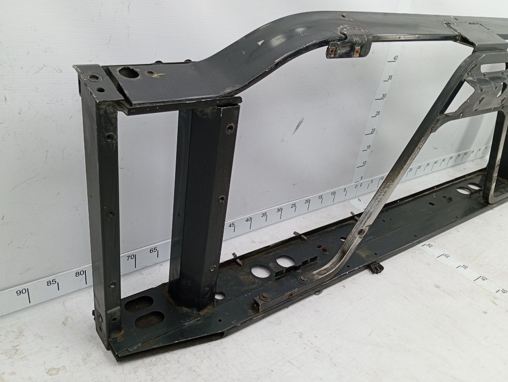 Рамка радиатора Escalade 2002-2006 GMT830 LQ9