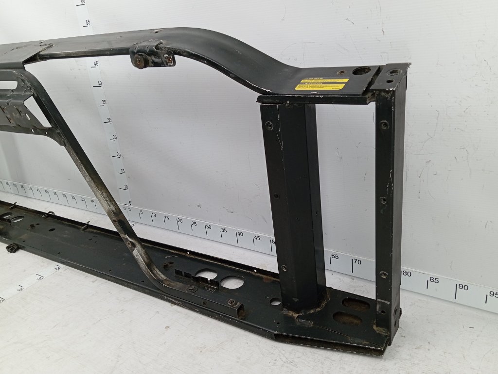 Рамка радиатора Escalade 2002-2006 GMT830 LQ9