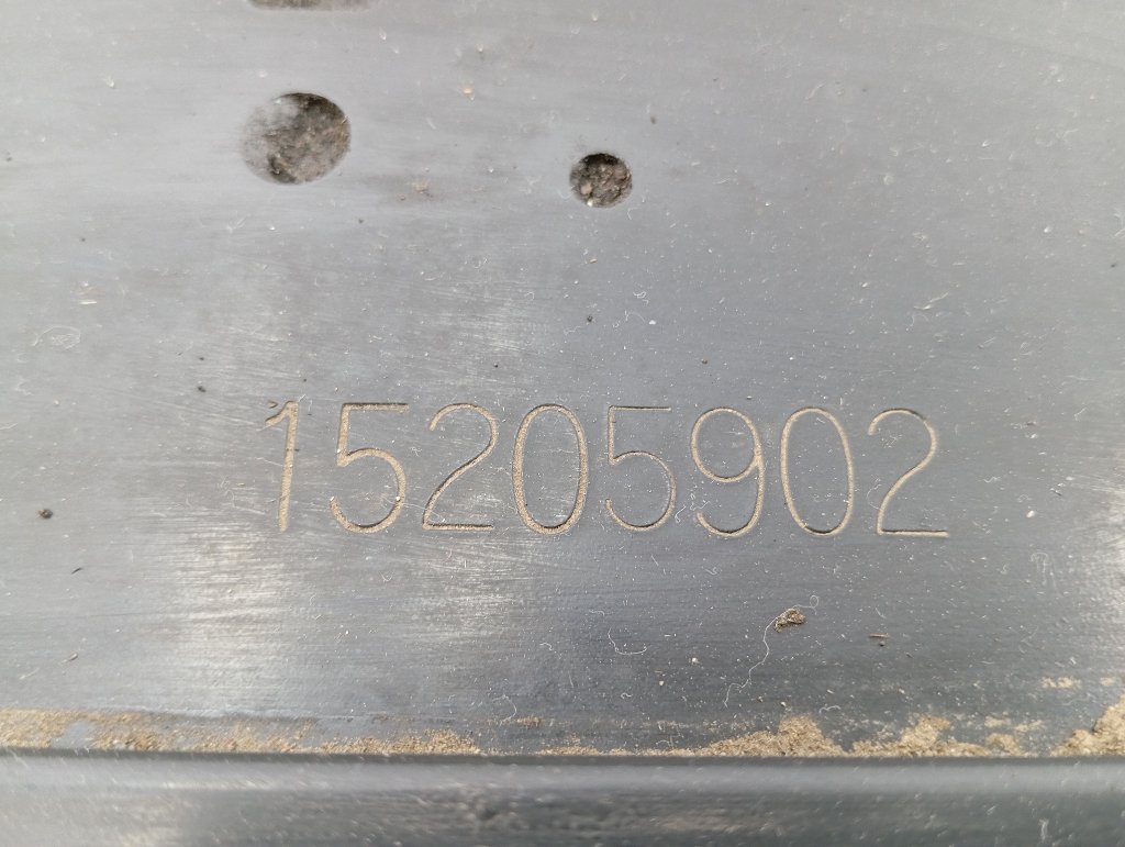 Рамка радиатора Escalade 2002-2006 GMT830 LQ9