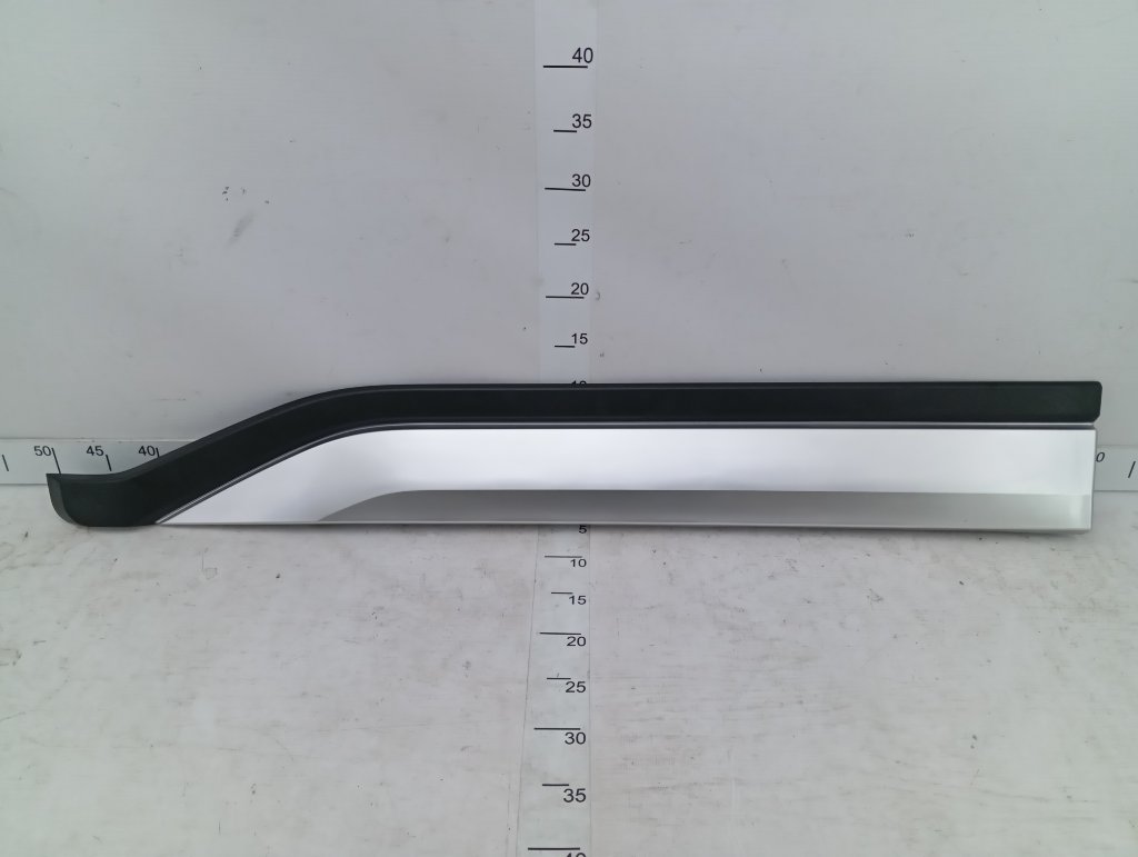 Накладка на дверь передняя левая Honda WR-V 2023-н.в. DG5 75332-31X-K2 контрактная