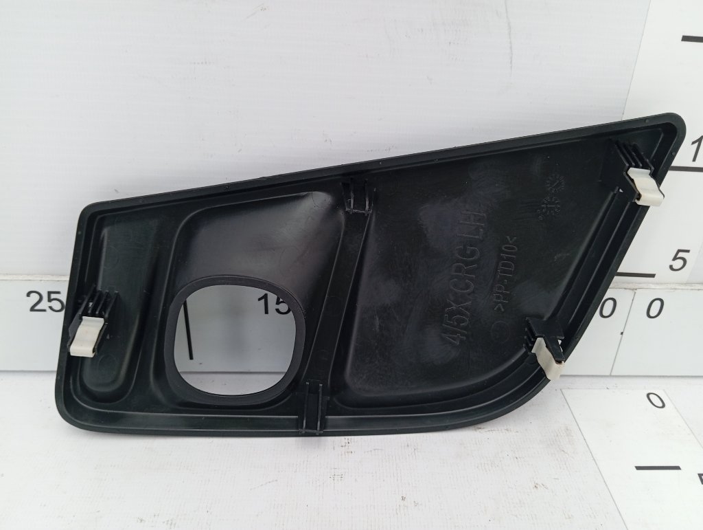 Накладка противотуманной фары левая Isuzu Forward FRR90